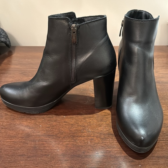 La Canadienne Winter Booties - Picture 3 of 6